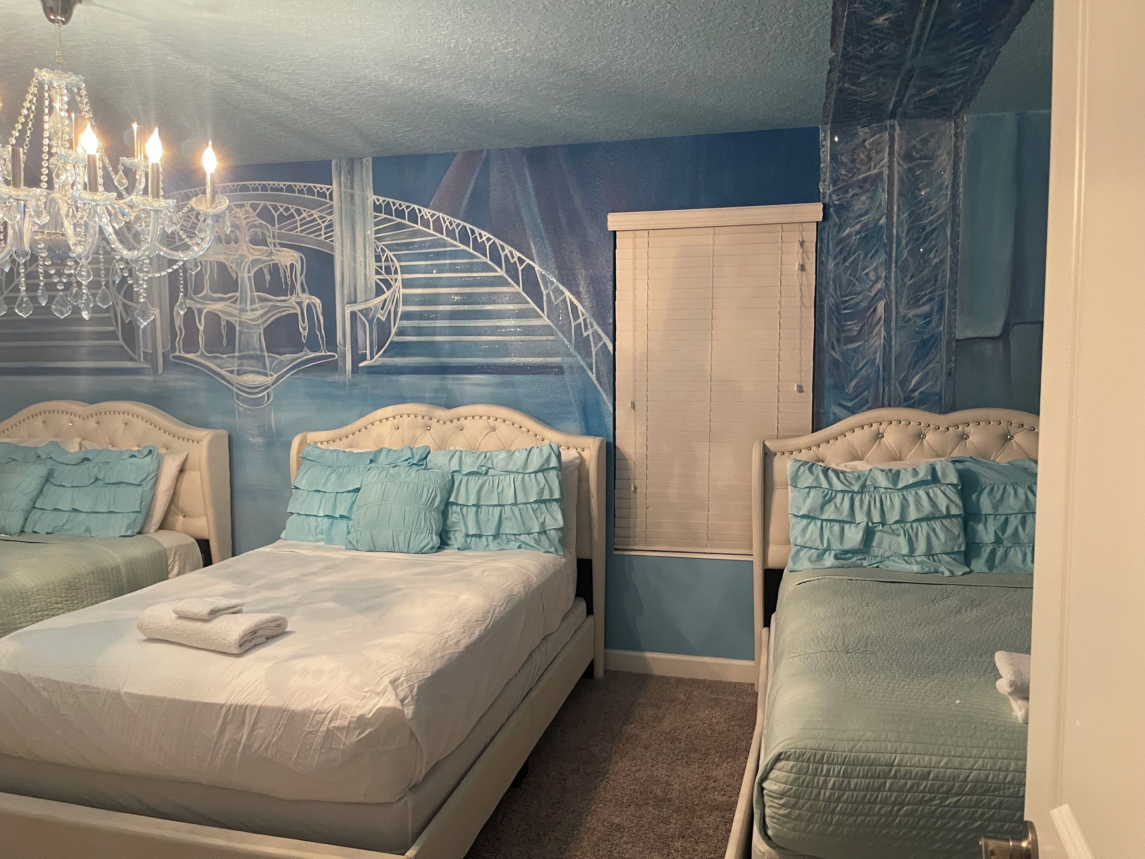 5 habitaciones, tabla de planchar con plancha, wifi y ropa de cama 