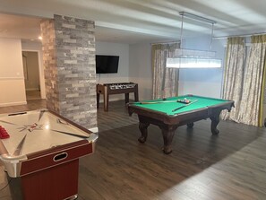 Games room - Welcoming 5-bed 5 bath house close to Disney Universal sleeps 13+ with Pool heat (Four Corners)