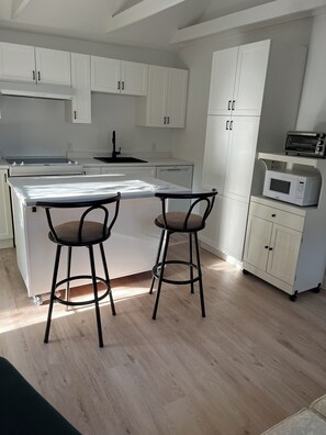 Private kitchen - Cozy comfort in central Picton. Close to all PEC has to offer (Prince Edward)