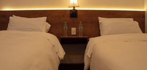 Habitación con 2 camas individuales | Wifi gratis y ropa de cama