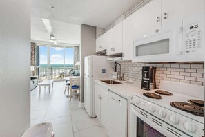 Fridge, microwave, oven, stovetop - Direct Oceanfront with Nice Decor,  Modern Low Floor (North Myrtle Beach)