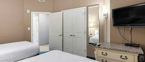 1 dormitorio, tabla de planchar con plancha, wifi y ropa de cama