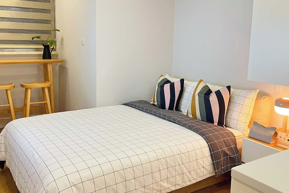 Luxury Double Room, Balcony | Blackout drapes, soundproofing, iron/ironing board, free WiFi