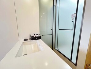 Luxury-Doppelzimmer, Balkon | Badezimmer | Kostenlose Toilettenartikel, Haartrockner, Handtücher, Seife