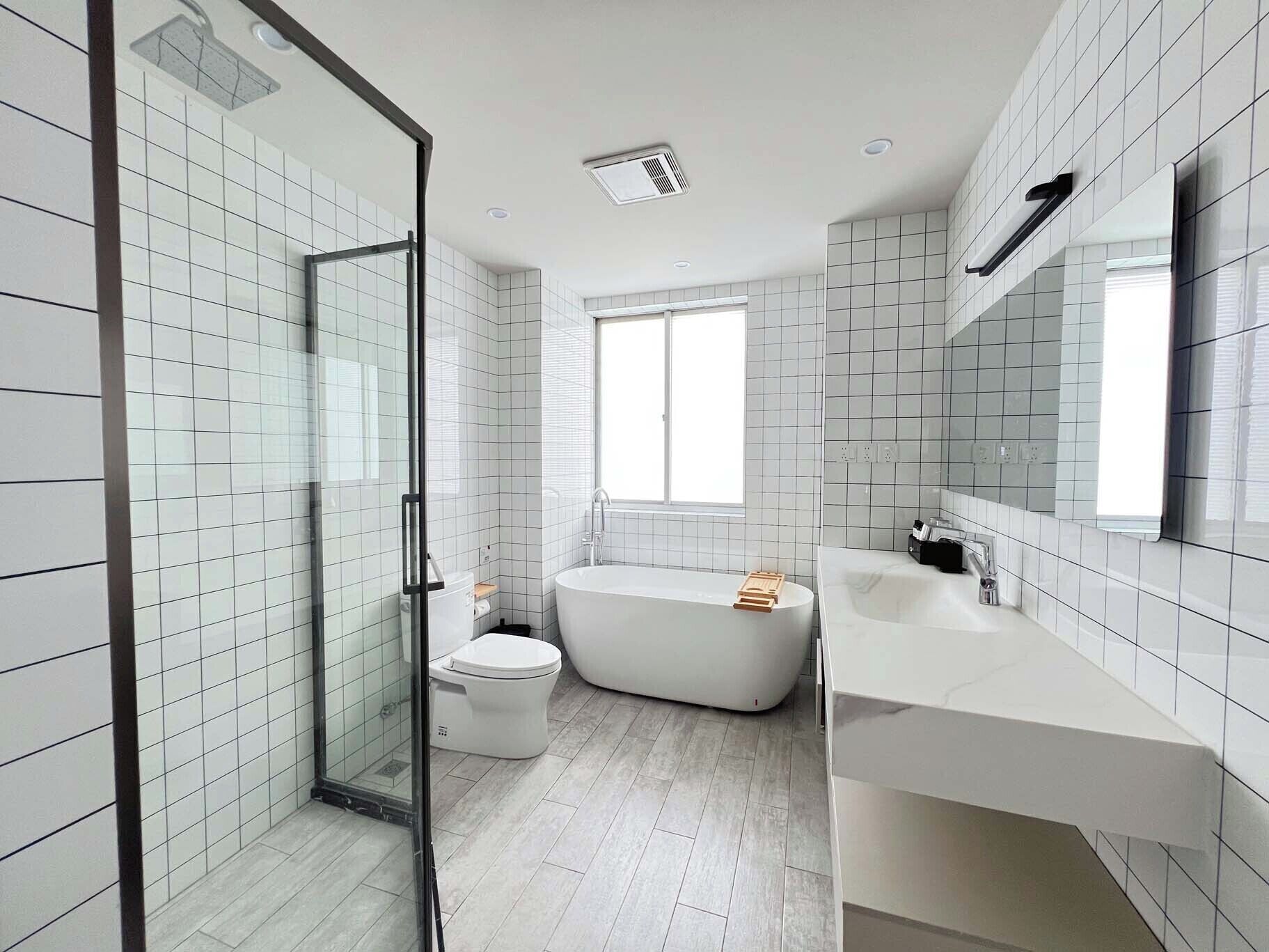 시니어 스위트, 발코니 | 욕실 | 무료 세면용품, 헤어드라이어, 타월, 비누