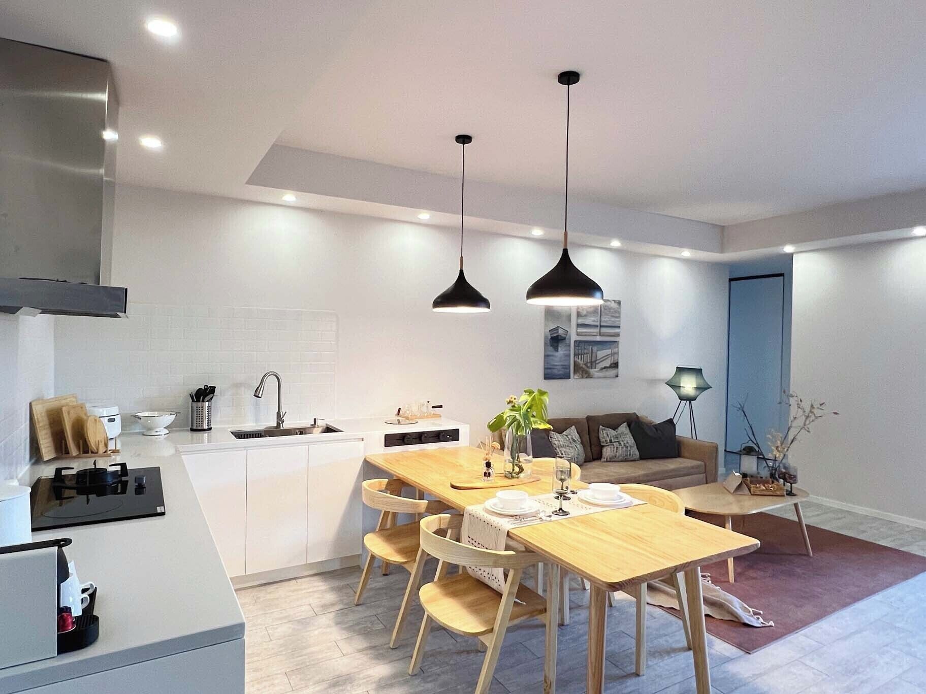 Suite de lujo, balcón | Cocina privada | Artículos de limpieza y papel de cocina