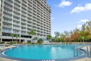 Pool - Trendy lake condo-fireworks view (Orlando)