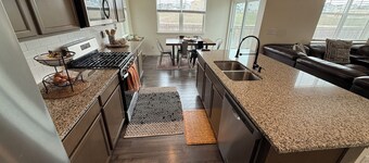 Spacious 4-bedroom house in terrific Colorado Springs with AC