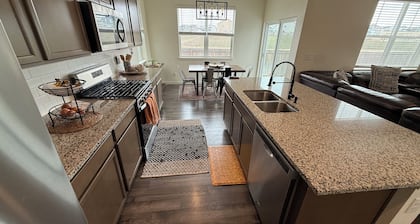 Spacious 4-bedroom house in terrific Colorado Springs with AC