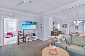 Smart TV - Dog Friendly, 5-bedroom Home on East Beach, 100 Yards to Beach Access, Perfect for Family Getaways! (Saint Simons Island)