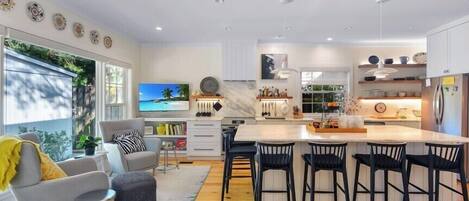 Réfrigérateur, micro-ondes, lave-vaisselle, cafetiÚre/bouilloire