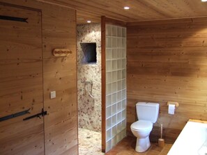 Shower, towels - Le Moulin Mathy - SAINT PIERRE LE VIEUX (SAINT PIERRE LE VIEUX)
