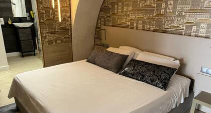 âš Independent Stay: King Bed, Private Bathroom and Netflix