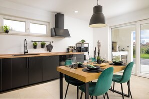 Fridge, microwave, oven, stovetop - Villa Casa Lapis (Istria - Vodnjan) (Vodnjan)