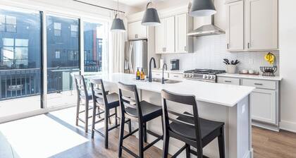 #Free Golf Cart Luxe Townhome near Grand Park!