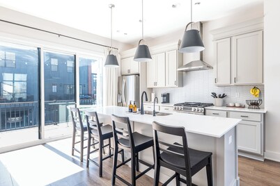 #Free Golf Cart Luxe Townhome near Grand Park!