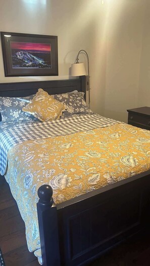 WiFi, bed sheets - Papa’s Golf Course Haven Cabin, Beach/Golf Access (McCall)