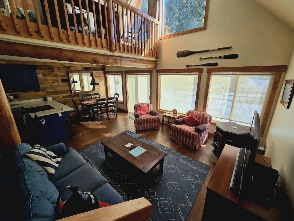 TV, fireplace, offices