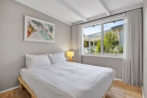 3 bedrooms, iron/ironing board, WiFi, bed sheets - Casa Piccolo – Deck, BBQ, Fireplace + Parking (Rye)