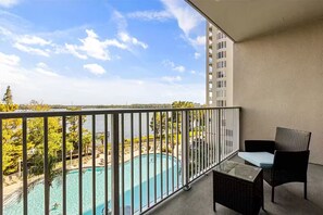 Pool - Trendy lake condo w/Disney view (Orlando)