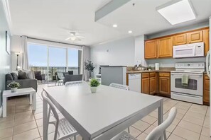 Interior - Trendy lake condo w/Disney view (Orlando)