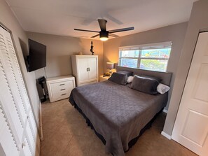 2 bedrooms, desk, iron/ironing board, free WiFi - 2-bedroom Ground Floor Condo in Peaceful Olde Marco Island (Marco Island)