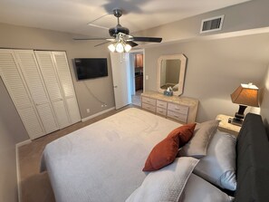 2 bedrooms, desk, iron/ironing board, free WiFi