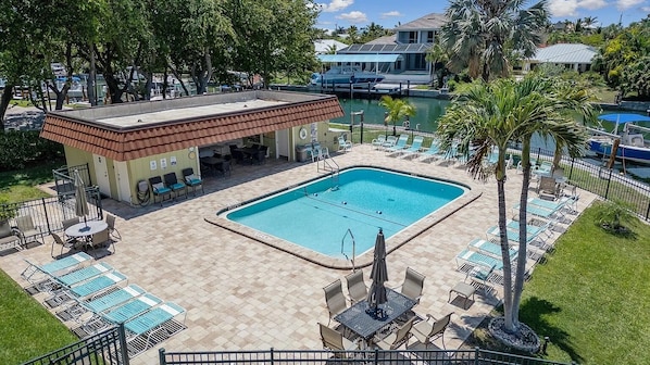 Ulkouima-allas, lämmitetty uima-allas