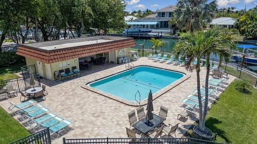 2-bedroom Ground Floor Condo in Peaceful Olde Marco Island