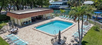 2-bedroom Ground Floor Condo in Peaceful Olde Marco Island