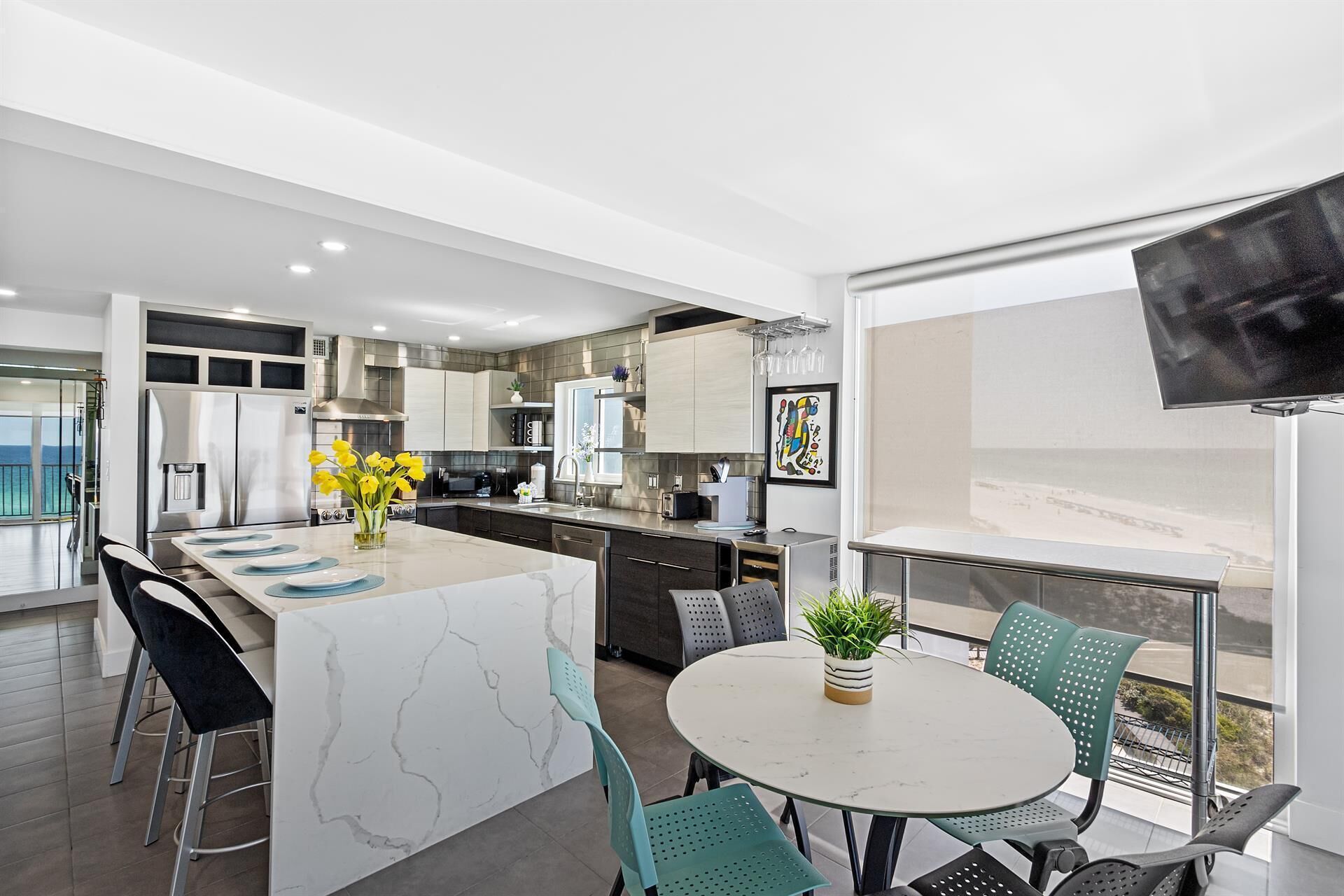 Condo, Plusieurs lits (Shoreline Towers 2066) | Restauration