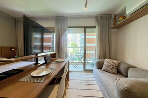 Living area - Apartment in Perdizes, 4th floor, with A/C, near Allianz Arena. (São Paulo)
