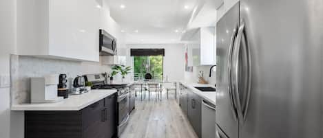 Refrigerador, microondas, parrilla de estufa y lavavajillas