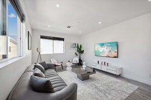 Unclassified image, 3 of 42, button - Modern 3BR Townhome with Hollywood Sign View | Free Parking (Beverly Hills)