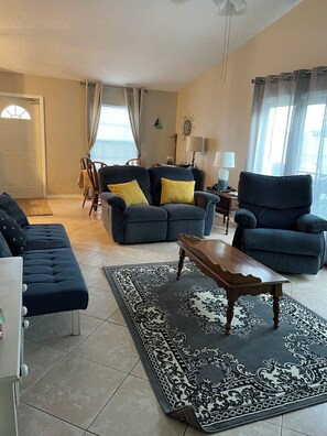 Unclassified image, 5 of 28, button - Pet-Friendly Private Fenced Yard, Near Hospital, Golf, Mets Spring Training (Port St. Lucie)