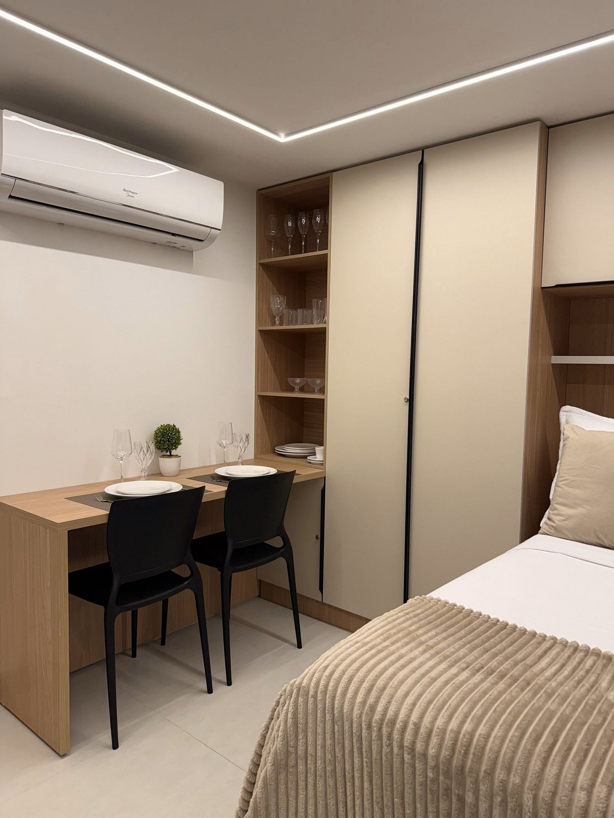 Cortinas blackout, tabla de planchar con plancha y wifi gratis 