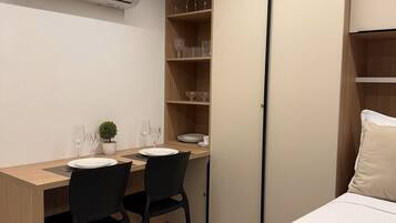 Cortinas blackout, tabla de planchar con plancha y wifi gratis