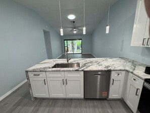 Private kitchen - Bright 2-bedroom townhome with AC in peaceful Fort Myers (Fort Myers)