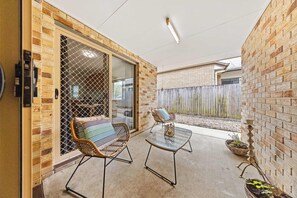 Terrace/patio - The Cottage - Cozy 3-Bed Beerwah (Beerwah)