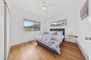 3 bedrooms, iron/ironing board, WiFi, bed sheets - The Cottage - Cozy 3-Bed Beerwah (Beerwah)