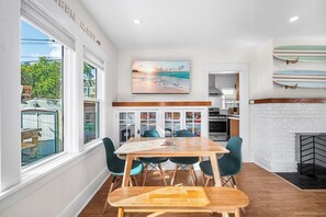 Dining - East Village Coastal Retreat (Long Beach)