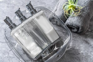 Bathroom amenities - PRUNOIA (Furano)