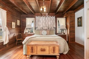 3 bedrooms, iron/ironing board, free WiFi, bed sheets - Amoroso Cottage | 3/2.5, Full Kitchen, Fire-pit & Grill (Fredericksburg)