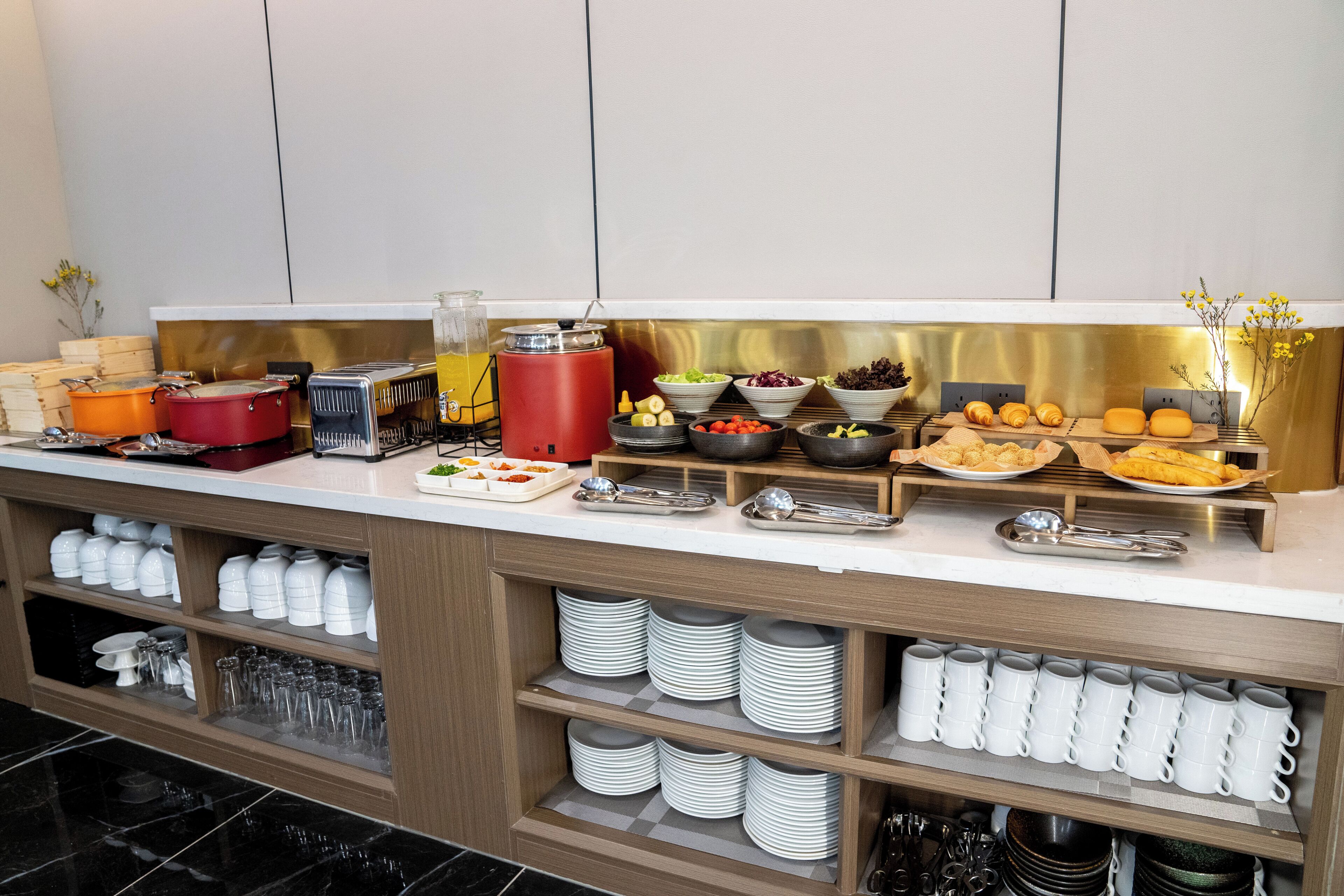 每日供应自助式早餐（每人 CNY 38）