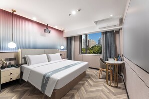 Bureau, espace de travail pour ordinateur portable, Wi-Fi gratuit