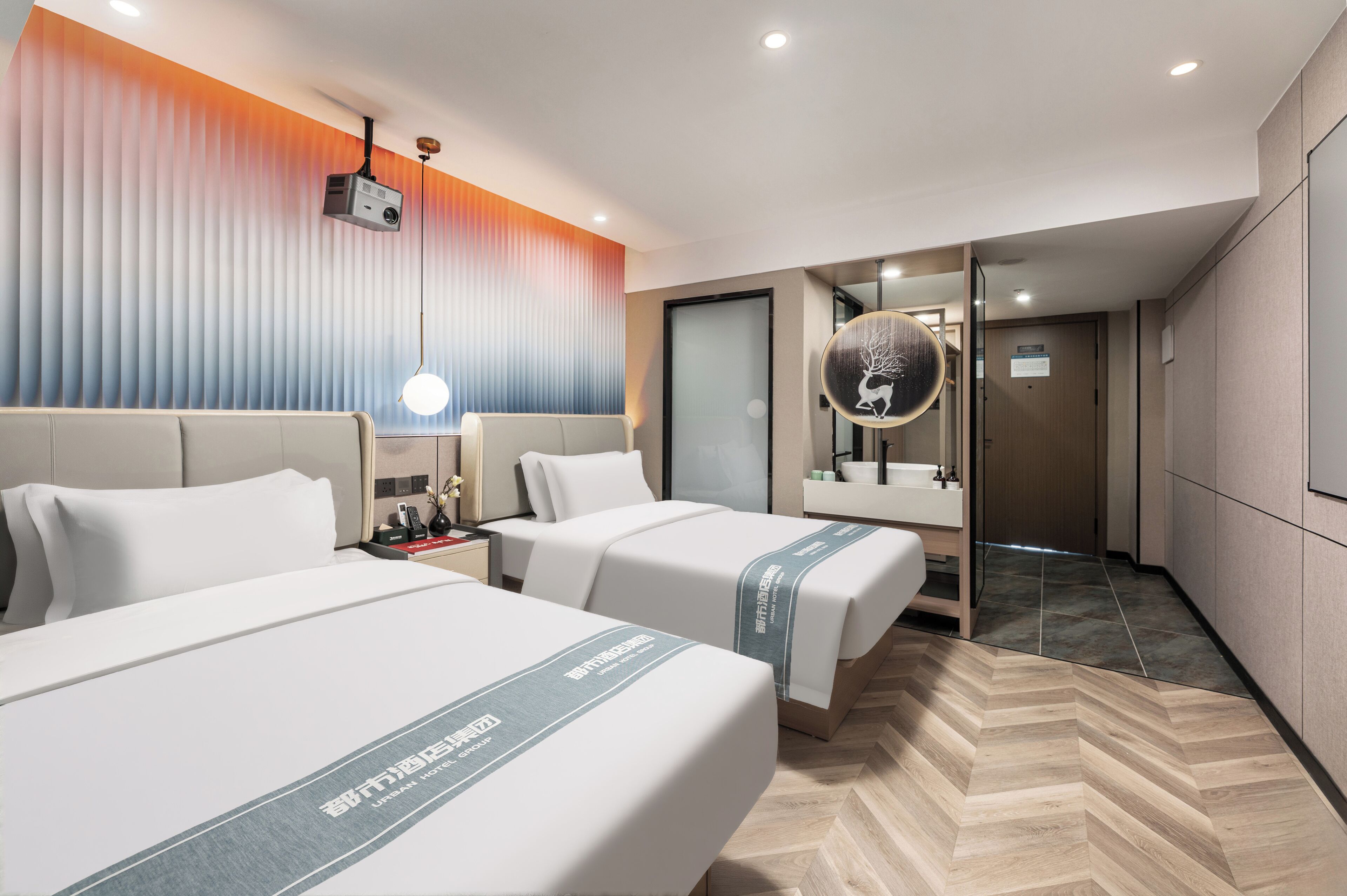 Design Twin kamer | Een bureau, een laptopwerkplek, gratis wifi, rolstoeltoegang