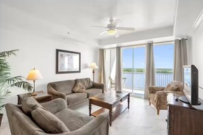 Smart TV - Lake & Disney view 16th floor-Best location (Orlando)