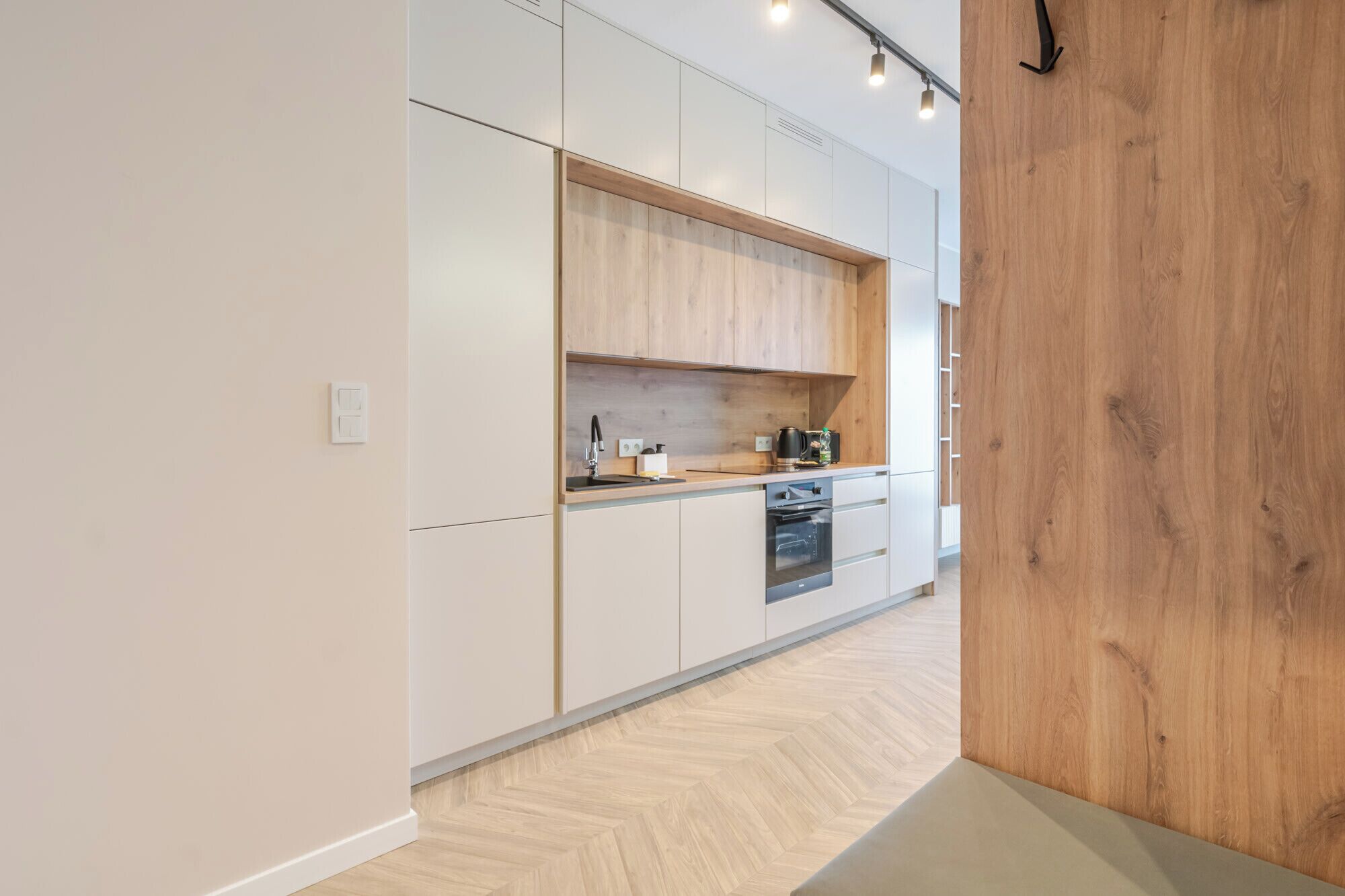 冷蔵庫、オーブン、コンロ、食器洗い機