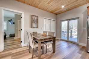 Dining - Lakeview Villa #3 near Lake Chatuge. (Hayesville)