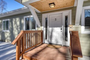 Exterior detail - Lakeview Villa #3 near Lake Chatuge. (Hayesville)